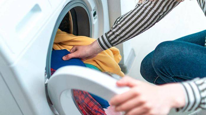 Çamaşır makinesine sadece 1 bardak ekleyin ve farkı görün! Tamirciler çok üzülecek 10